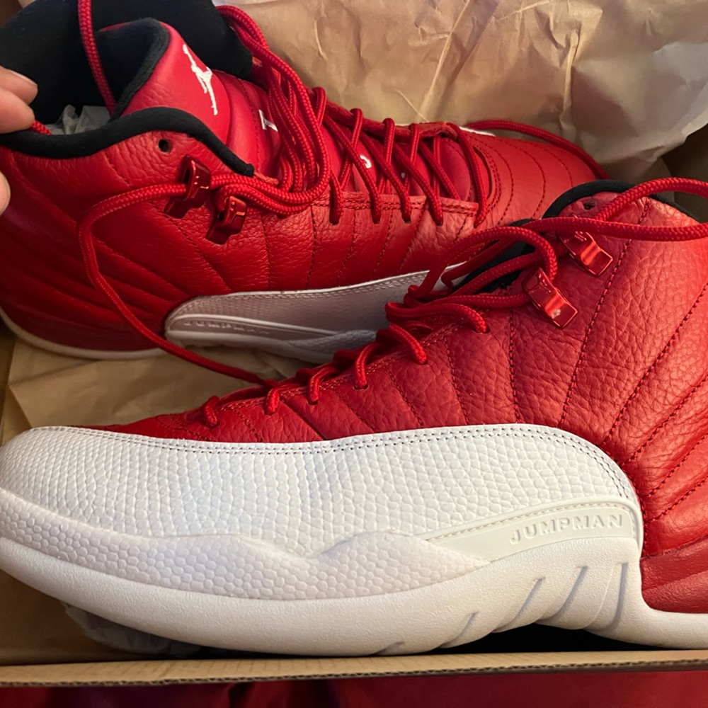 Jordan 12s 8.5